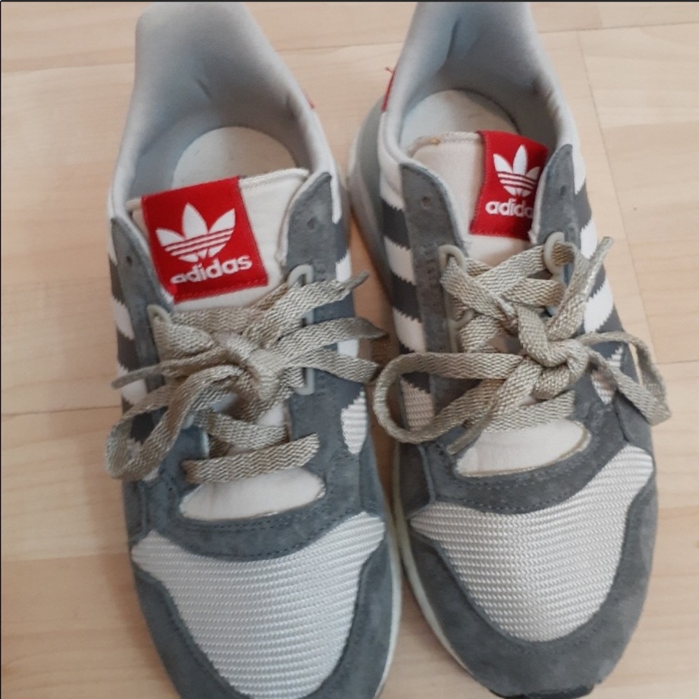Adidas Sneakers